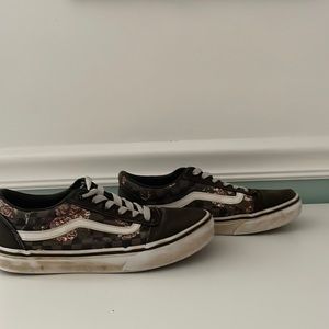 flower vans🌸🌺🌷